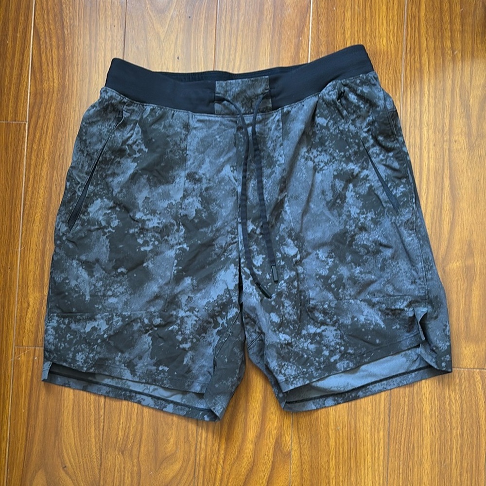 Lululemon Men’s Grey Black Abstract Design Technical Athletic Shorts